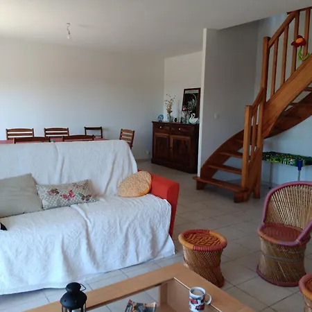 Charmante Maison Tranquille Pres Du Lay Pour 5 Personnes - Fr-1-476-249 بيت للعطل *