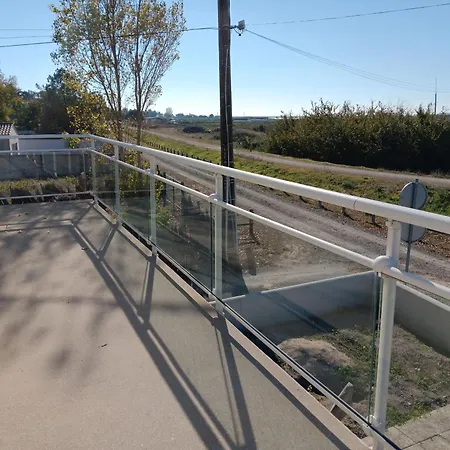 Charmante Maison Tranquille Pres Du Lay Pour 5 Personnes - Fr-1-476-249 بيت للعطل