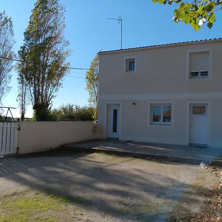 Charmante Maison Tranquille Pres Du Lay Pour 5 Personnes - Fr-1-476-249 Vakantiehuis *