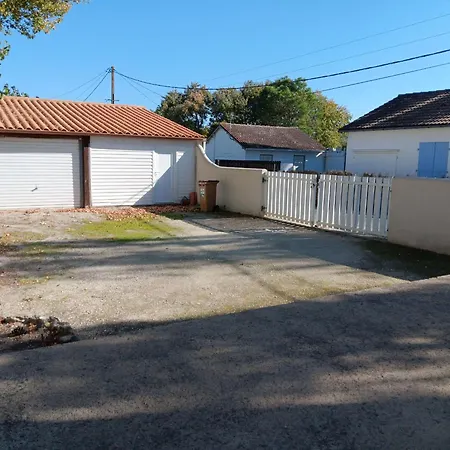 Charmante Maison Tranquille Pres Du Lay Pour 5 Personnes - Fr-1-476-249 Vakantiehuis