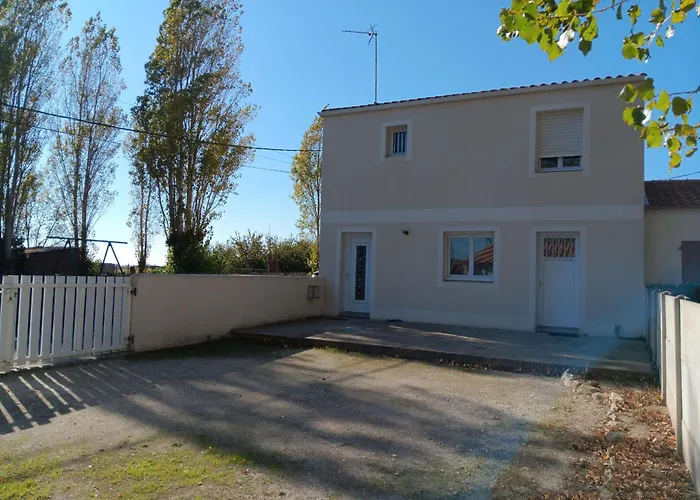 Charmante Maison Tranquille Pres Du Lay Pour 5 Personnes - Fr-1-476-249 Vakantiehuis *