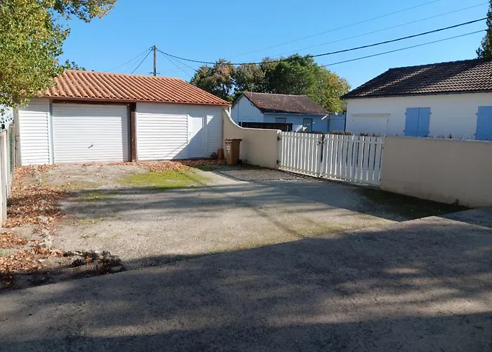 Charmante Maison Tranquille Pres Du Lay Pour 5 Personnes - Fr-1-476-249 Vakantiehuis